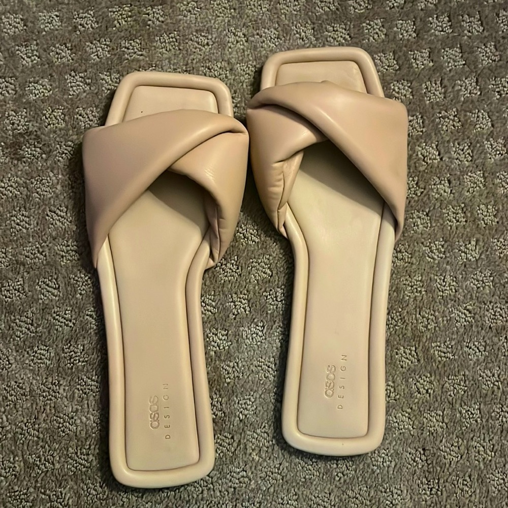 Nude clean girl aesthetics sandal Bieber